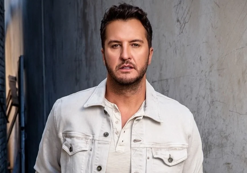 Luke Bryan: Country Swagger, Broad-Shouldered Charm, and Southern Heat Luke Bryan: Country Swagger, Broad-Shouldered Charm, and Southern Heat