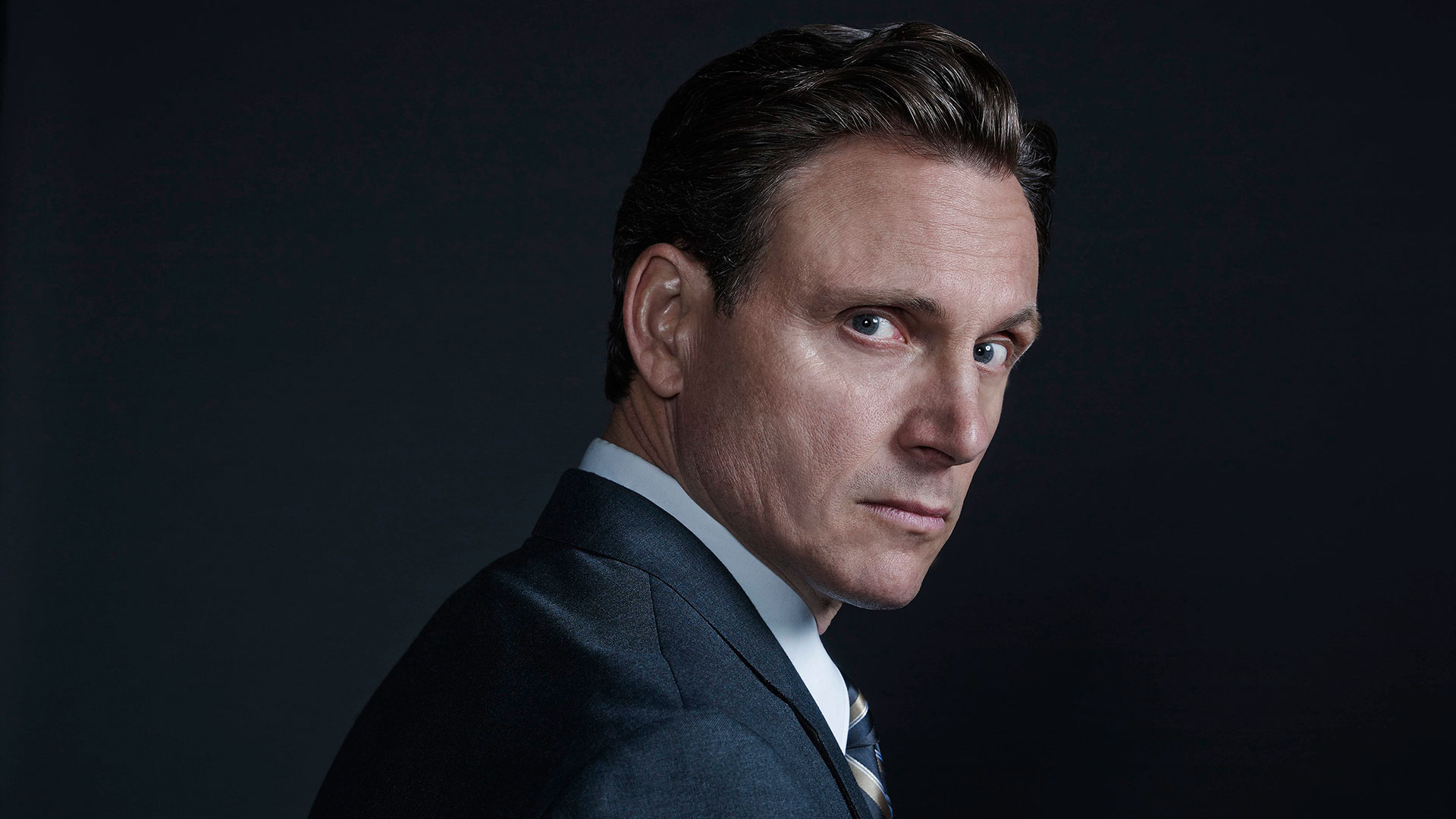 Tony Goldwyn: Silver Fox Swagger and Presidential Charm Tony Goldwyn: Silver Fox Swagger and Presidential Charm