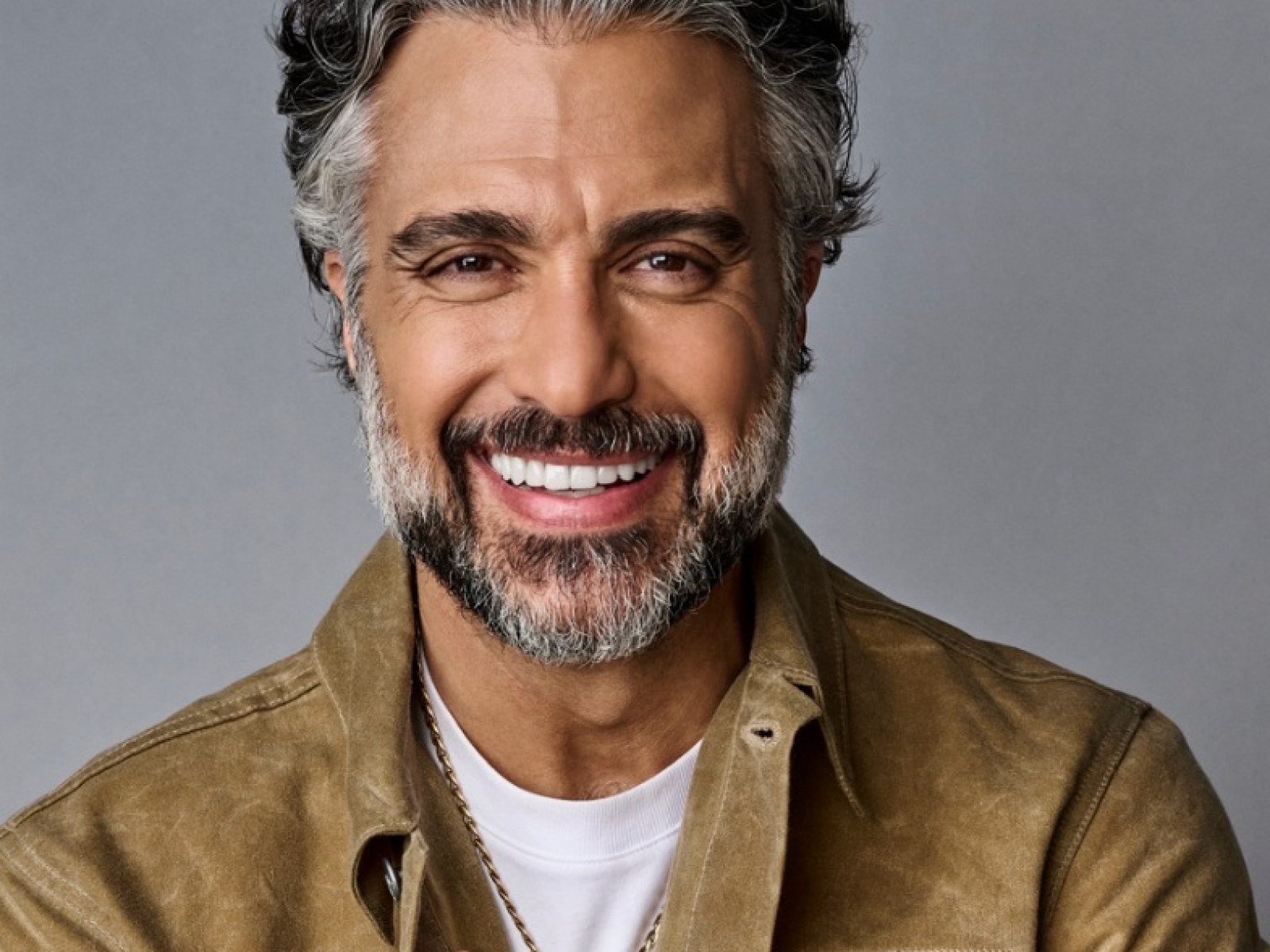 Jaime Camil: Is Proving Grown-Man Charm Never Fades Jaime Camil: Is Proving Grown-Man Charm Never Fades