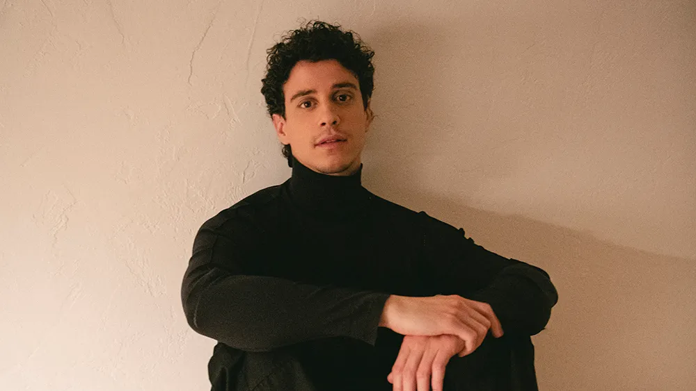 Adam DiMarco: Sharp Features, Quiet Confidence, and Scene-Stealing Screen Appeal Adam DiMarco: Sharp Features, Quiet Confidence, and Scene-Stealing Screen Appeal