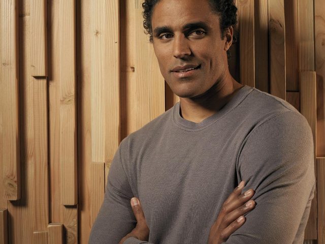 Rick Fox: Athletic Build and Smooth Confidence Rick Fox: Athletic Build and Smooth Confidence