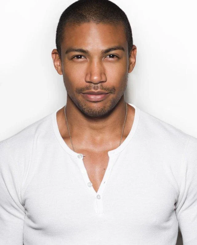 Charles Michael Davis: Smooth Power and Leading-Man Heat Charles Michael Davis: Smooth Power and Leading-Man Heat