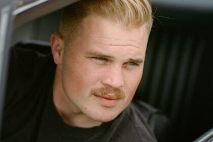 Zach Bryan: Raw Voice and Country Edge