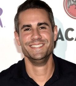 Victor Oquendo: Field Reporting and On-Air Confidence