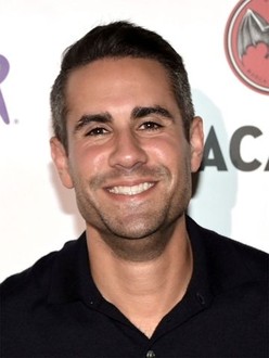 Victor Oquendo: Field Reporting and On-Air Confidence